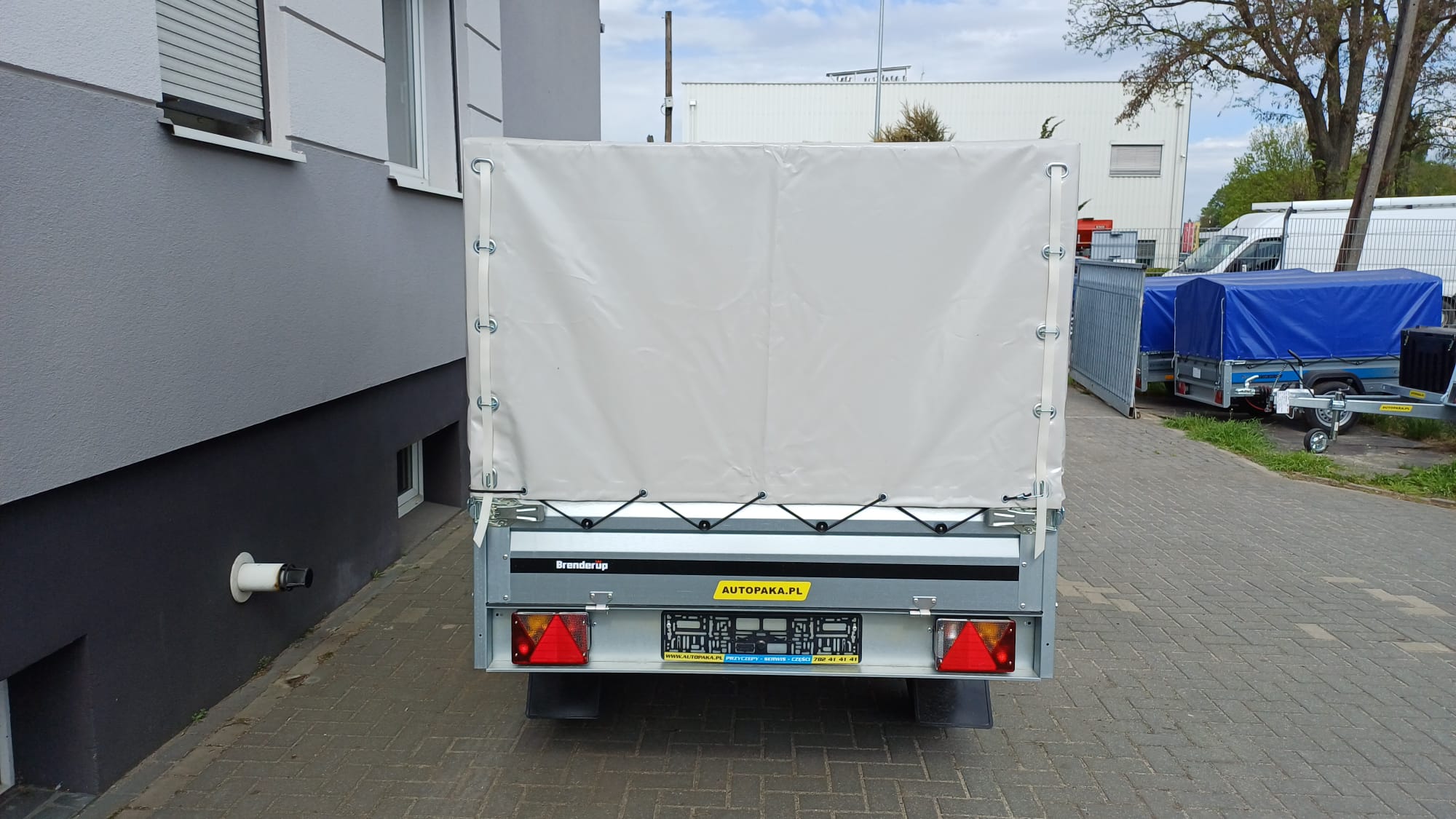 CLICK& COLLECT Przyczepka lekka dwuoosiowa Brenderup 3251stub750, 250 x 142, do 750 kg (Kopia)